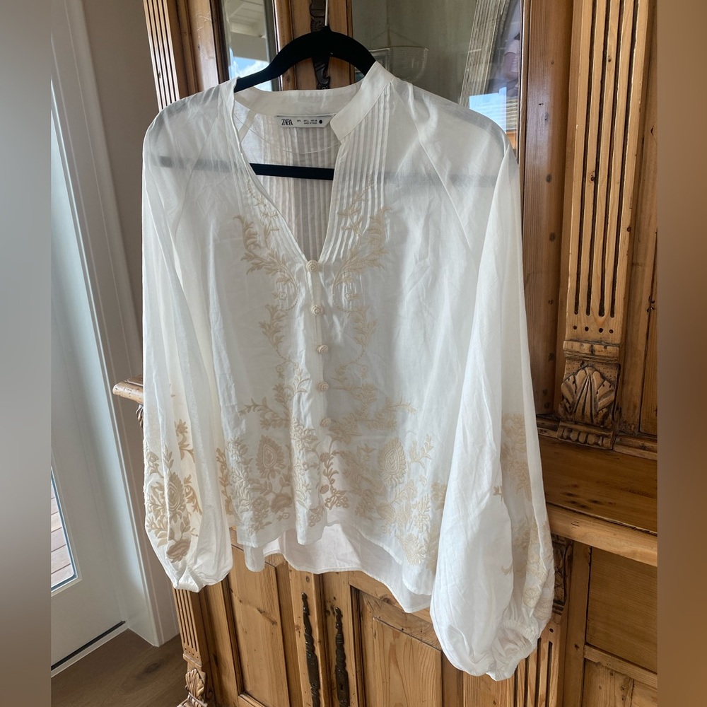 Zara white blouse w/ taupe embroidery Size L